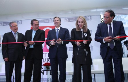 Cancilleres de México y Ecuador inauguran nueva filial del Fondo de Cultura Económica en Quito