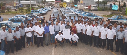 Entrega diputado federal Samuel Gurrión 75 mil uniformes a transportistas del estado de Oaxaca