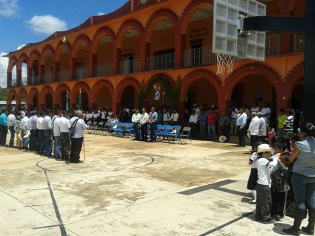 Rinde protesta cabildo de San Juan Tamazola, Oaxaca, tras conflicto postelectoral de 18 meses