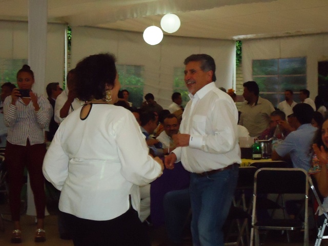 Diputado federal por el PRD, Estefan Garfias en pachangón cumpleañero