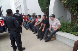Rescatan en la capital oaxaqueña a 19 migrantes procedentes de Guatemala