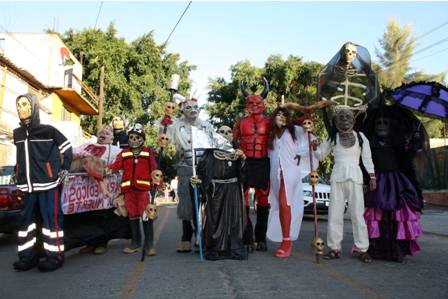 Invitan vecinos y autoridades de Oaxaca a la “Tradicional Comparsa de Muertos Candiani 2015”