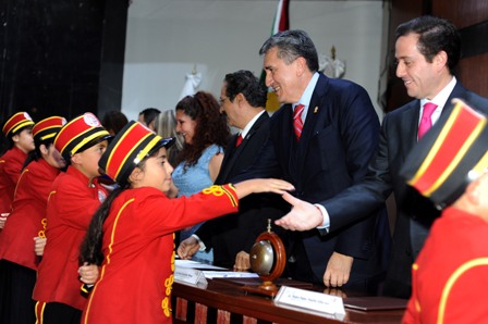 Dan campanazo del sorteo de la Lotería Nacional conmemorativo del XXV Aniversario de la CNDH