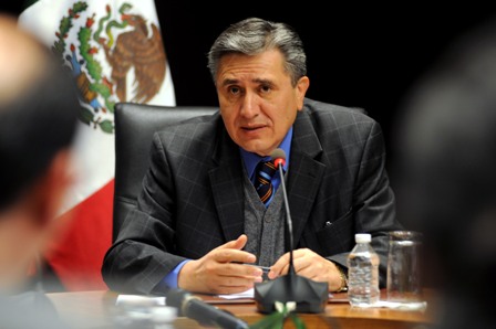 Inicia CNDH queja de oficio, por probable trato ofensivo contra el ombudsman venezolano en el AICM