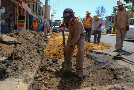 Refuerzan el programa de bacheo en avenidas del municipio de Oaxaca de Juárez