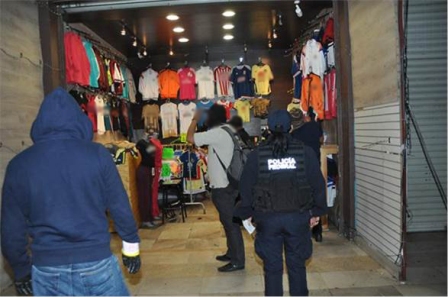 Decomisa Policía Federal unas cuatro toneladas de prendas de vestir apócrifas en el Distrito Federal