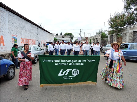 Participa Universidad Tecnológica en desfile del 105 Aniversario de la Revolución Mexicana