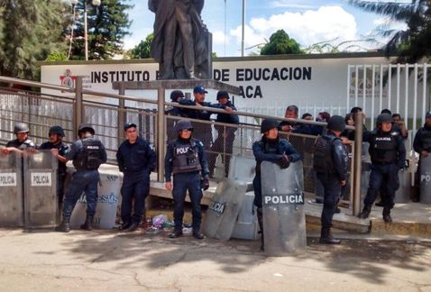 Evalúan a 280 profesores autoridades educativas federales y de Oaxaca
