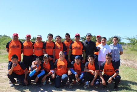Equipo “Guardianes” recibe uniformes