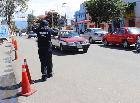 Aseguran 10 vehículos por diversas anomalías y aplican 34 infracciones en operativos en la Mixteca