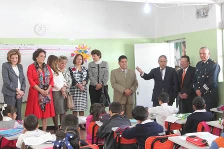 Recibe voluntariado de la Sedena mobiliario escolar de la Fundación “BBVA Bancomer”