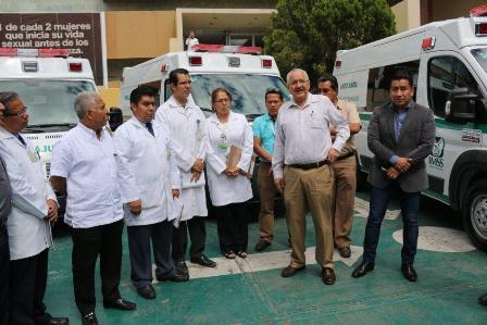 Entrega delegación del IMSS cuatro nuevas ambulancias para hospitales