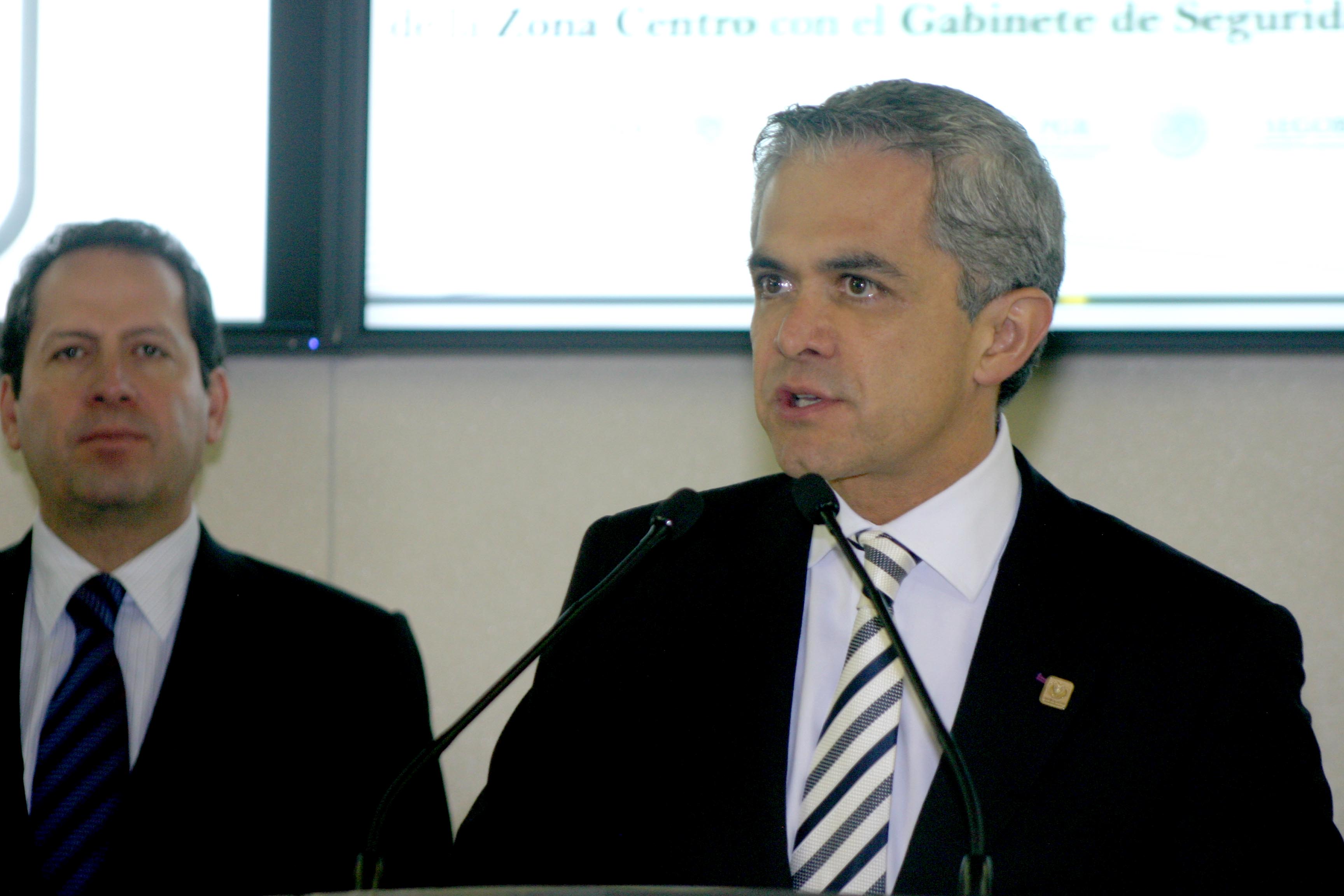 Proponen financiar Asamblea Constituyente con recursos de Mancera para viajes y difusión