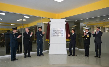 Inaugura presidente Peña Nieto Centro Militar de Ciencias de la Salud