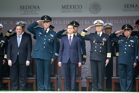 Entrega Peña Nieto menciones honoríficas a unidades del Ejército, Armada y Fuerza Aérea