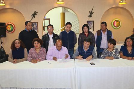 Aceptan trabajadores del Gobierno de Oaxaca 4.2 por ciento al salario, más prestaciones
