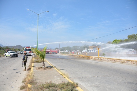 Simulan derrame de hidrocarburo