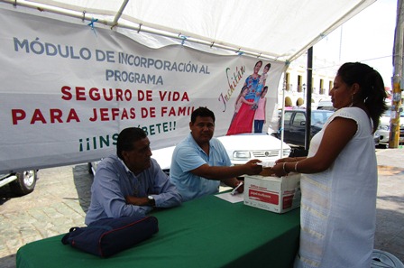 Continúa afiliación de madres jefas de familia en Juchitán, Oaxaca