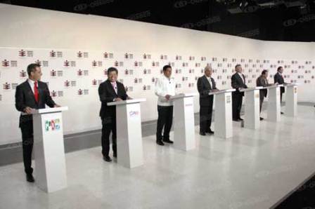 Debate de acusaciones mutuas, propuestas ilusorias y poco difundido
