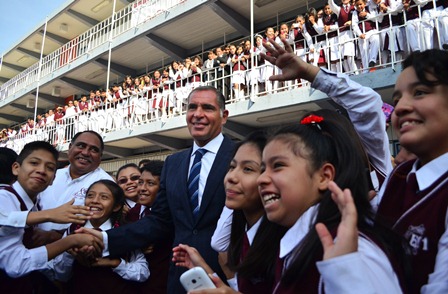 Llama Gabino Cué al magisterio cumplir a cabalidad calendario escolar y no afectar la educación de la niñez