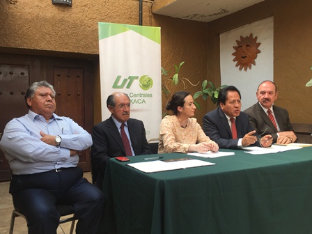 Entrega Caceca a la UTVCO acreditación de dos programas educativos