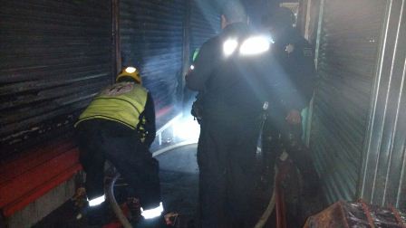 Cuantiosos daños materiales deja incendio de diez puestos en el Mercado de Abastos de Oaxaca