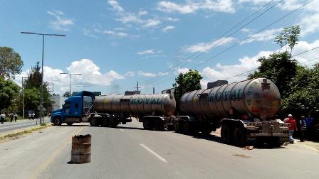 Promueve gobierno campañas de desabasto y enloda a antiguos aliados