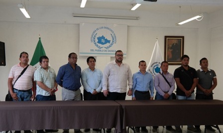 Con mediación de Defensoría, liberan a siete elementos policiacos retenidos en Oaxaca