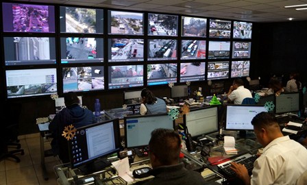 Detienen a sujeto que presumiblemente transmitía pornografía infantil en Internet