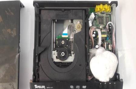 Asegura Policía Federal alcaloide oculto en una videocasetera, en el aeropuerto de San Luis Potosí