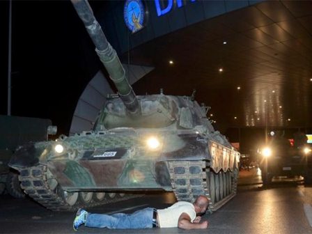 Condena México el alzamiento militar en Turquía; Lanzan aviso para mexicanos en ese país