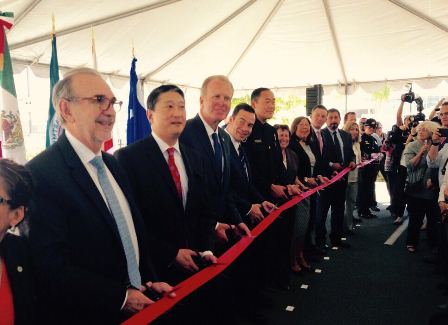 Inauguran las instalaciones peatonales PedWest en El Chaparral-San Ysidro