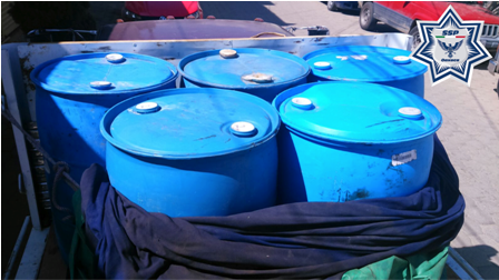 Confiscan 16 tambos con hidrocarburo en camioneta abandonada en el Istmo