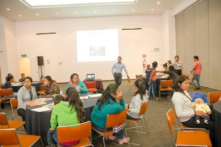 Entrega IEEPO apoyos a 220 escolares del Programa Nacional de Becas de madres y jóvenes embarazadas