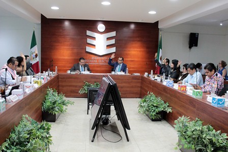 Funcionarios especializados en temas electorales