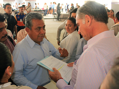 Gabino Cué como Ulises Ruiz, anda a salto de mata