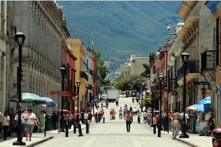Turismo de simulación oficial en Oaxaca