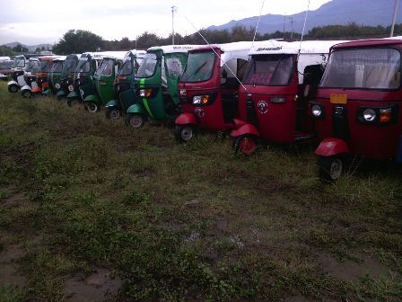 Durante operativo vial, aseguran 13 mototaxis irregulares en Atzompa, Oaxaca