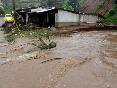 Reportan 28 fallecimientos por los daños provocado por “Earl” en Huauchinango y Tlaola, Puebla