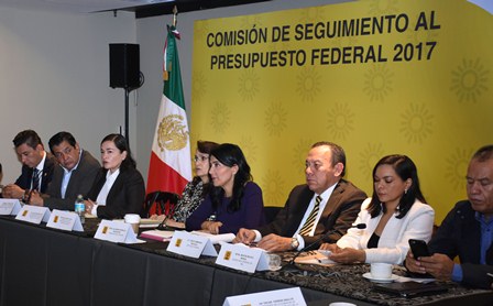 Llama Barrales Magdaleno a construir modelo económico alternativo para el país