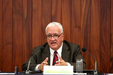 Estudio del derecho constitucional explica transición hacia la interpretación de la ley: González Oropeza