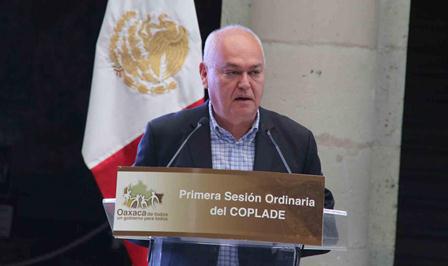 Oaxaqueños endeudados como nunca antes, pero Gabino pide más