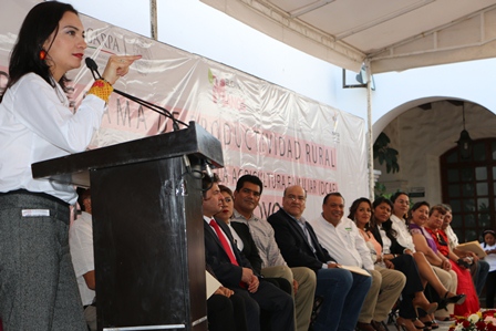 Apoya Sagarpa a mujeres de zonas rurales y periurbanas de Oaxaca con 11 mdp para huertos y granjas familiares