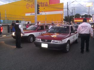 Tras operativo vial, aseguran 35 unidades de motor del servicio público en Xoxocotlán, Oaxaca
