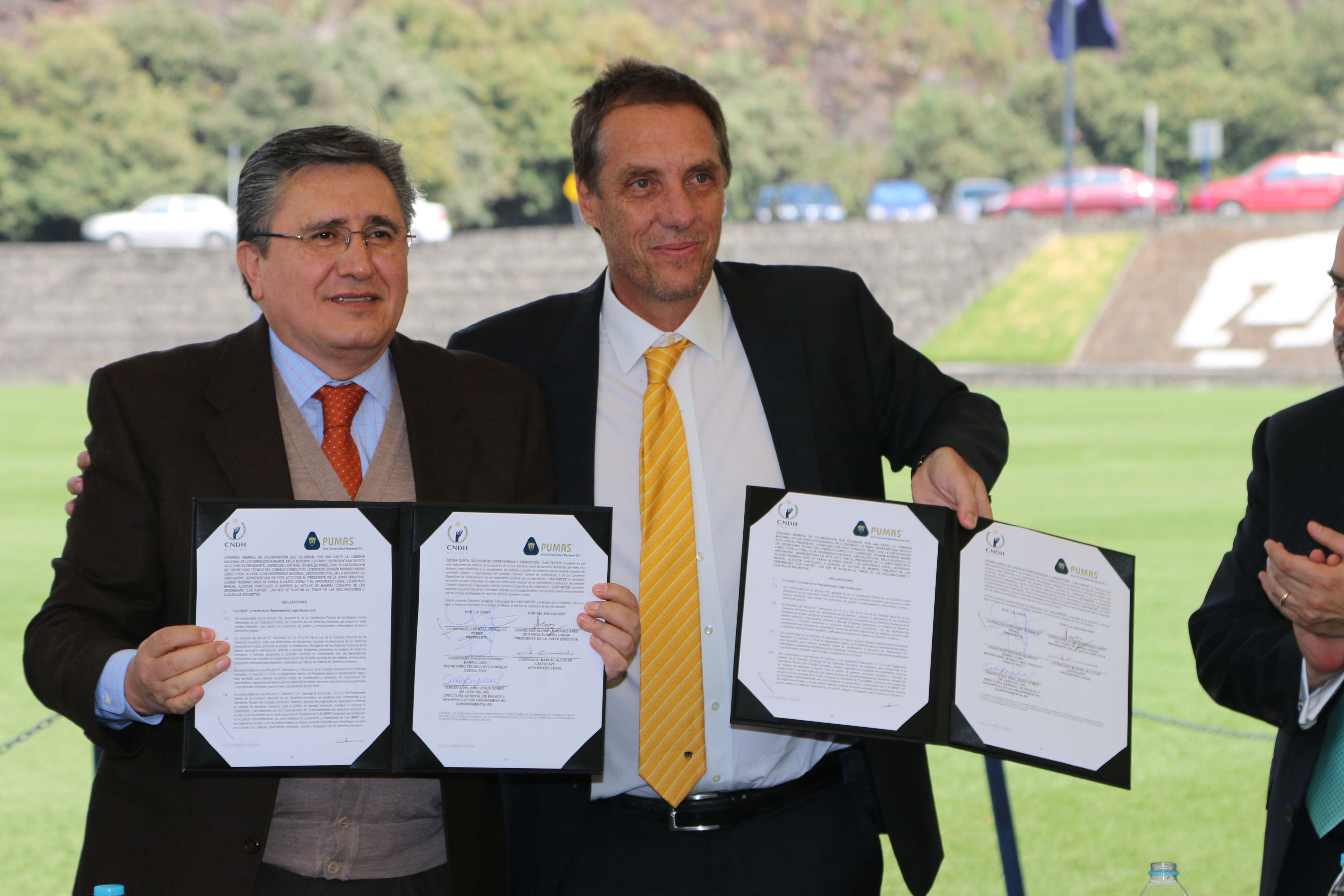 Firman CNDH y Pumas UNAM convenio para difusión y promoción de derechos humanos