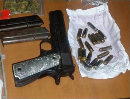 Les aseguran armas de fuego