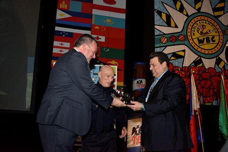 Por impulsar al boxeo