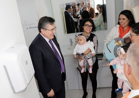 La lactancia es un derecho fundamental de niñas y niños: CNDH