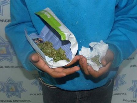 Aseguran municipales a menor de edad en posesión de marihuana