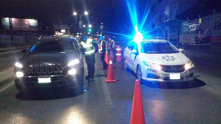 Arresta Policía Vial a 20 conductores en Operativo Alcoholímetro en Valles y Cuenca